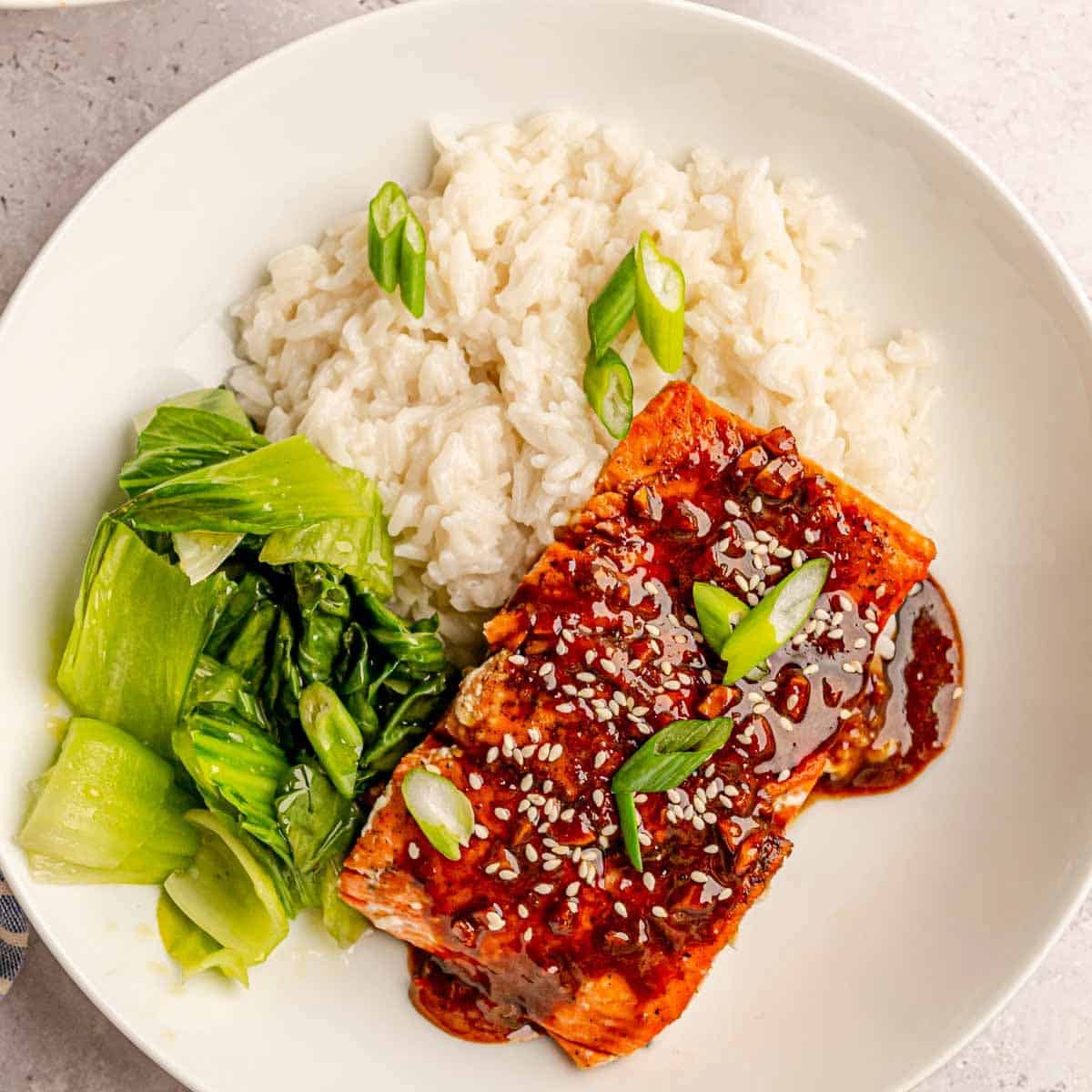 https://www.realfoodwithsarah.com/wp-content/uploads/2023/12/teriyaki-salmon-bowl.jpg